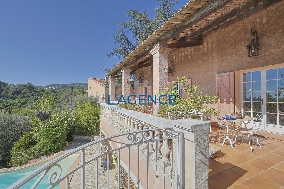 Villa in Hyeres, Provence-Alpes-Côte d'Azur, France 4 - 17497156