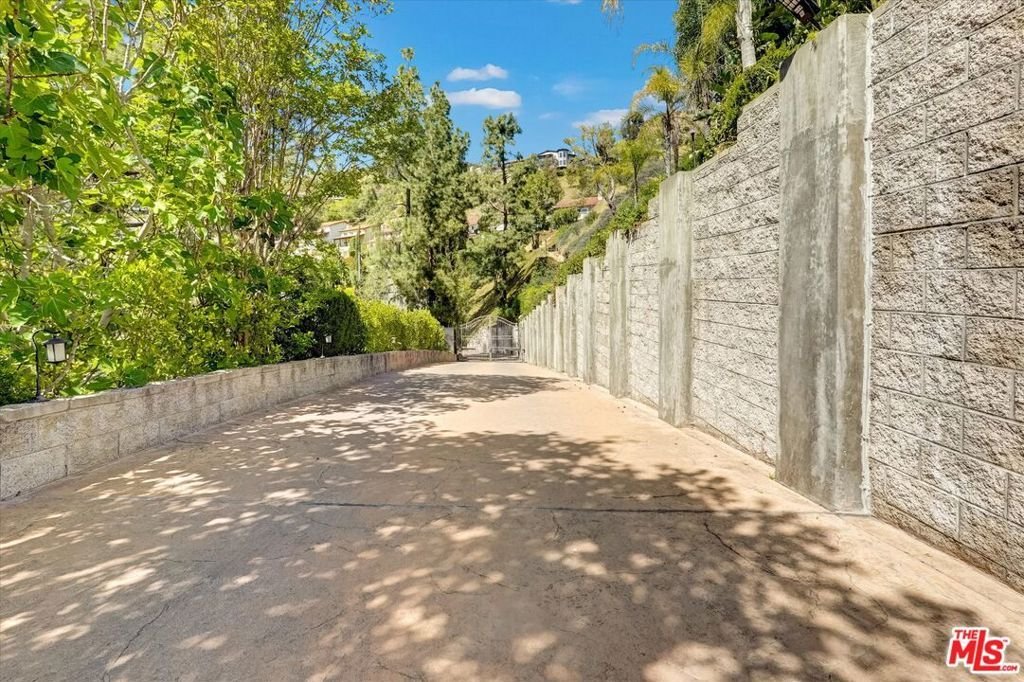 House in Burbank, California, United States 5 - 17747075