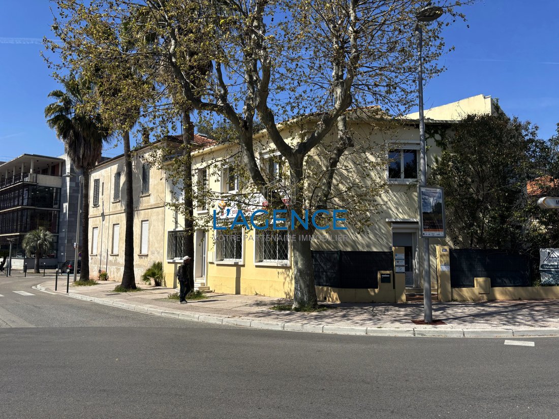 Villa in Hyeres, Provence-Alpes-Côte d'Azur, France 3 - 17748942