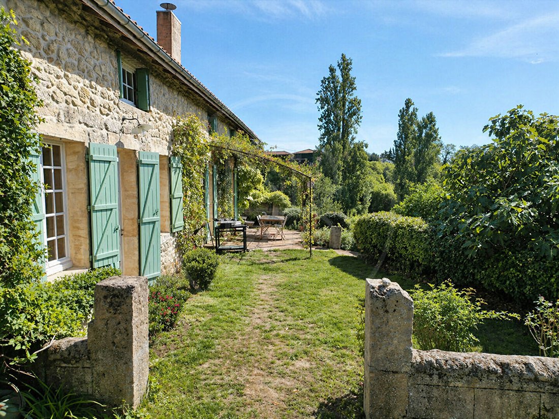 Villa in Branne, Nouvelle-Aquitaine, France 3 - 17749009