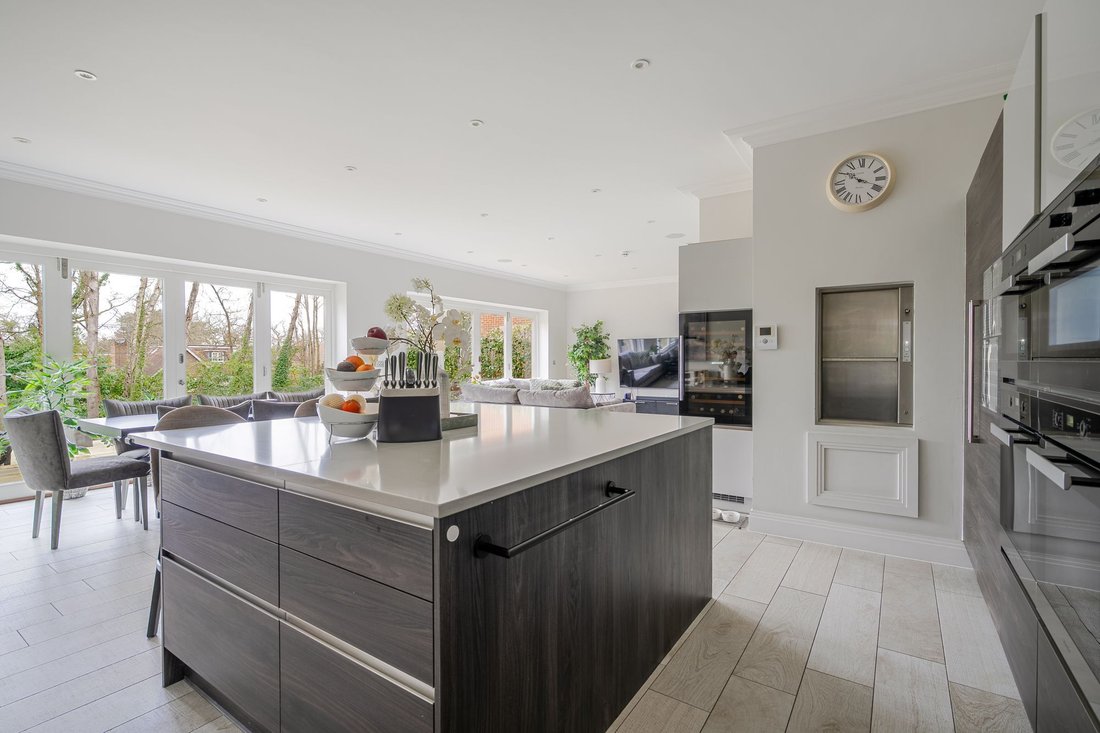 House in Sunninghill, England 5 - 17747144