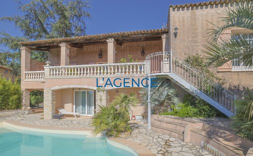 Villa in Hyeres, Provence-Alpes-Côte d'Azur, France 1