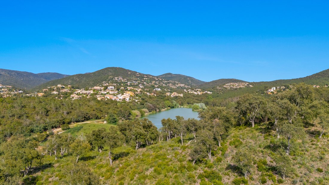 Land in La Londe-les-Maures, Provence-Alpes-Côte d'Azur, France 4 - 17673427