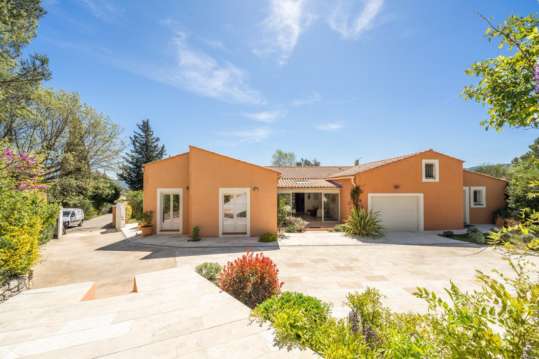 House in La Roquebrussanne, Provence-Alpes-Côte d'Azur, France 1 - 17749561