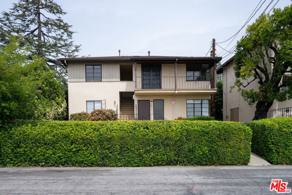 Altadena, California, United States 5 - 17747125