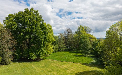 Estate in Saint-Jean-d'Ardières, Belleville-en-Beaujolais, France 1