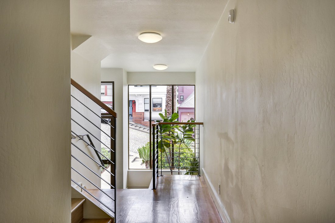 San Francisco, California, United States 3 - 17742654