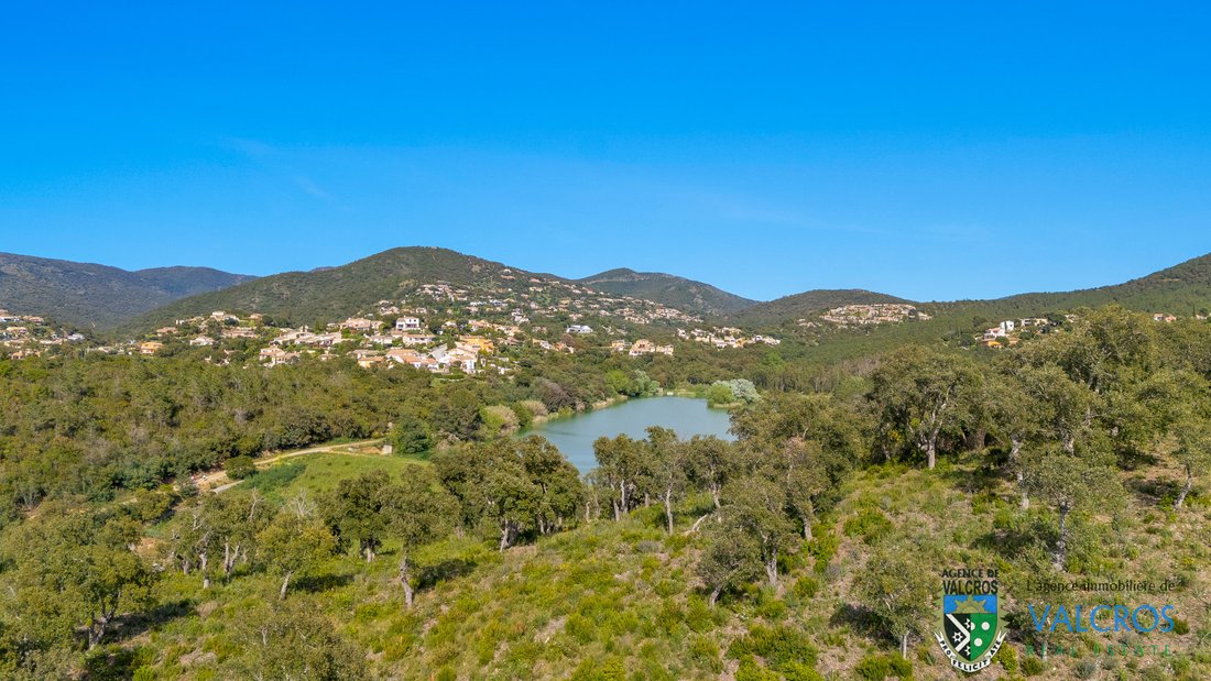 Land in La Londe-les-Maures, Provence-Alpes-Côte d'Azur, France 4 - 17673443