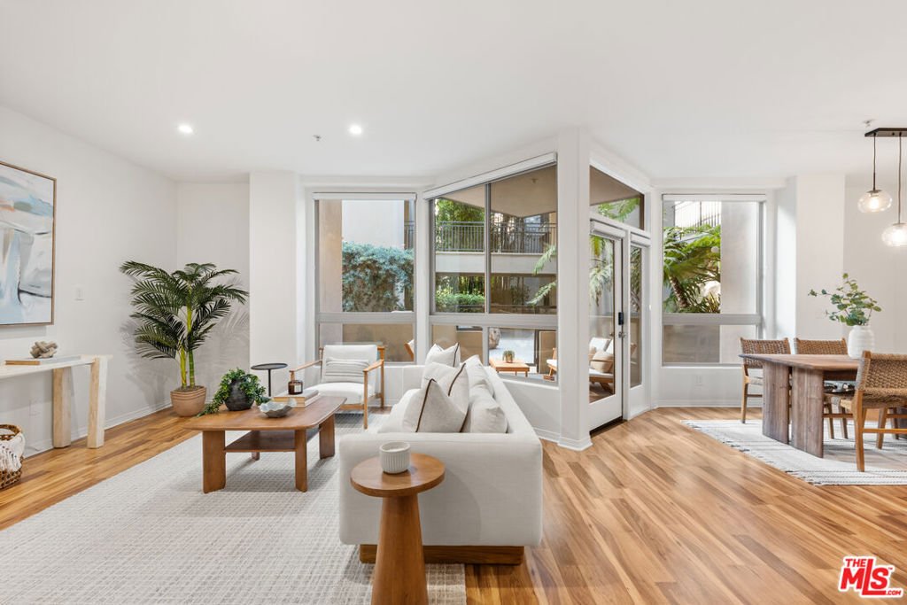 Condo in Los Angeles, California, United States 3 - 17747131