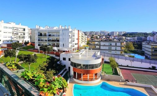 Apartment in Carnaxide e Queijas, Lisbon, Portugal 1
