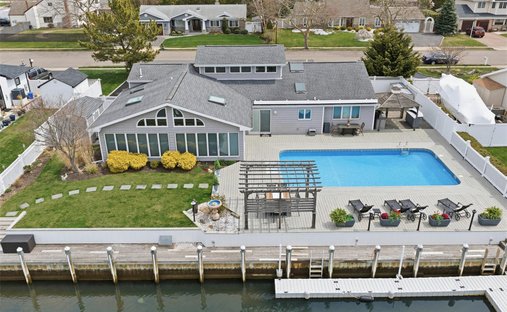 House in Copiague, New York, United States 1