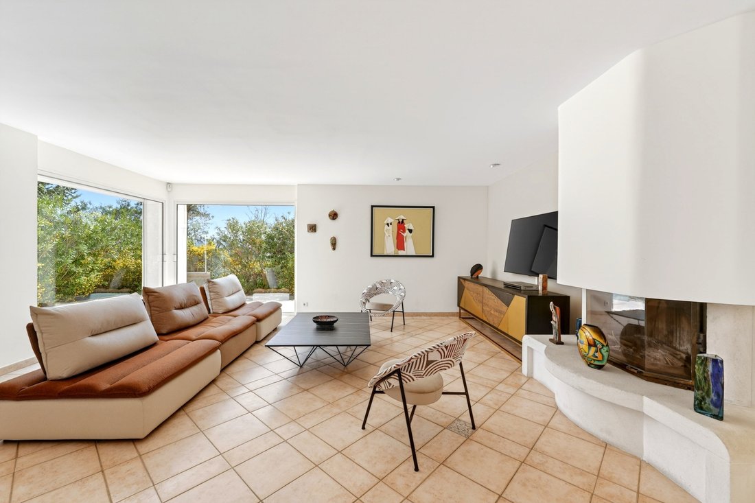 House in La Roquebrussanne, Provence-Alpes-Côte d'Azur, France 4 - 17749561
