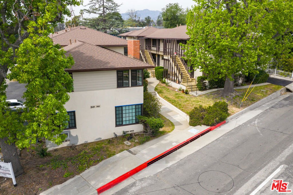 Altadena, California, United States 1 - 17747125