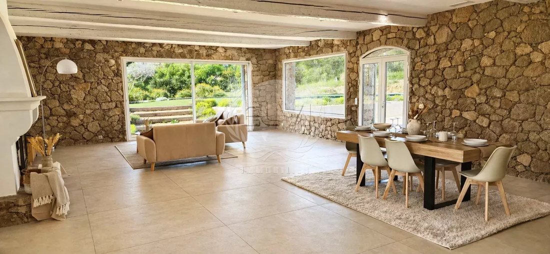 Villa in Le Plan-de-la-Tour, Provence-Alpes-Côte d'Azur, France 1 - 15666153