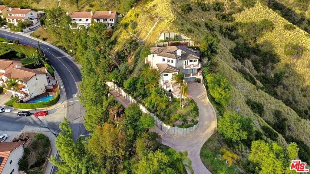 House in Burbank, California, United States 3 - 17747075