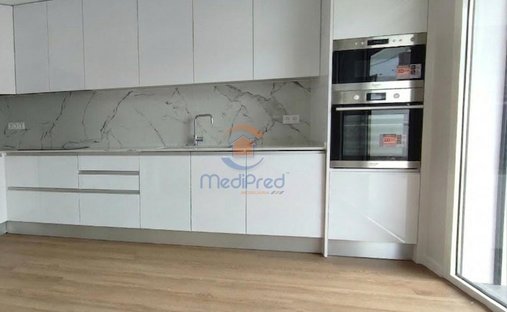 Apartment in Santo António dos Cavaleiros, Lisbon, Portugal 1