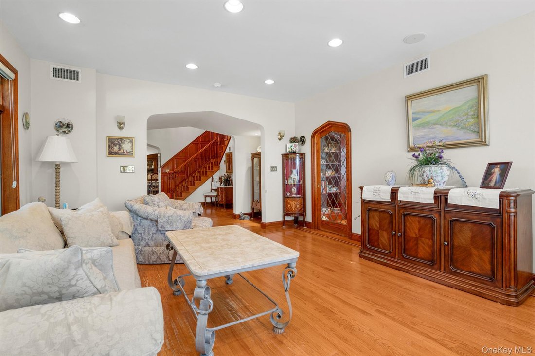 House in Yonkers, New York, United States 5 - 17743903