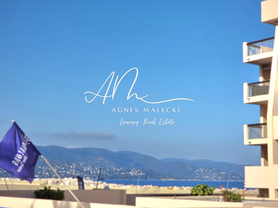 Apartment in Nord Est, Bormes-les-Mimosas, France 2 - 17744851