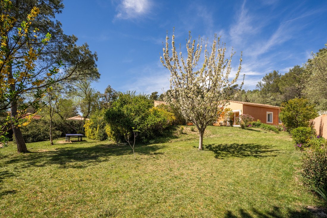 House in La Roquebrussanne, Provence-Alpes-Côte d'Azur, France 3 - 17749561