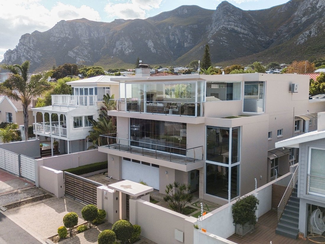 House in Overstrand Local Municipality, Western Cape, South Africa 1 - 17747656