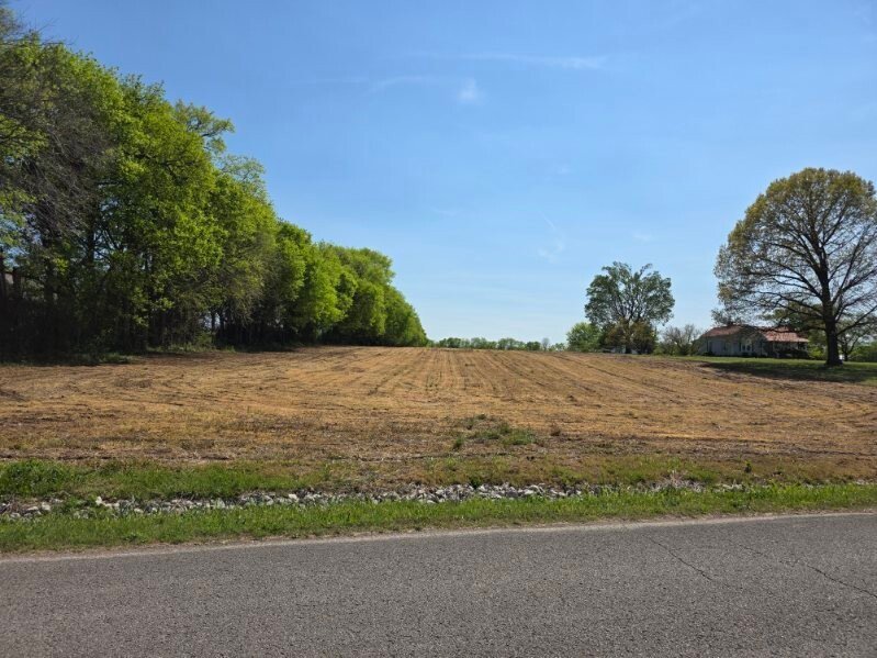 Land in Columbia, Tennessee, United States 1 - 17750392
