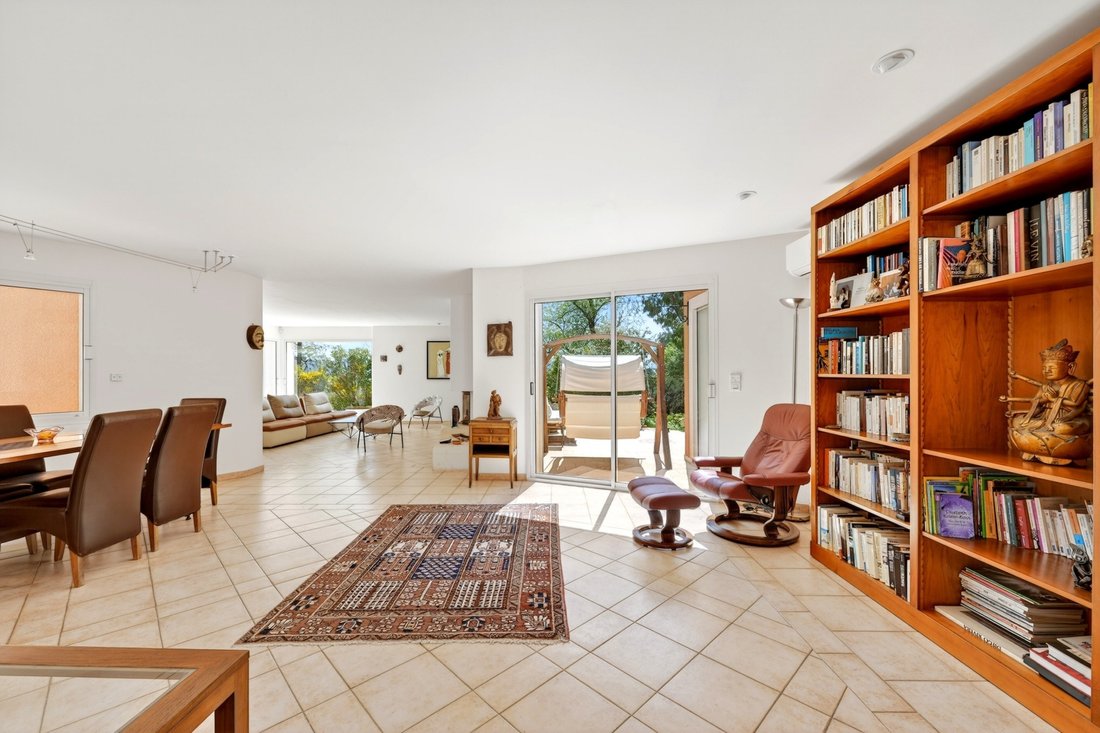 House in La Roquebrussanne, Provence-Alpes-Côte d'Azur, France 5 - 17749561