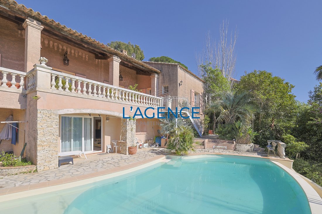 Villa in Hyeres, Provence-Alpes-Côte d'Azur, France 2 - 17497156