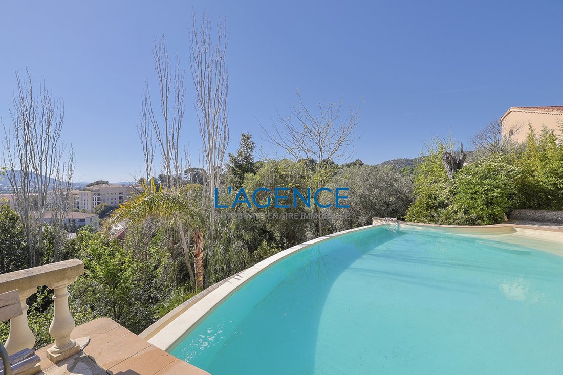 Villa in Hyeres, Provence-Alpes-Côte d'Azur, France 3 - 17497156