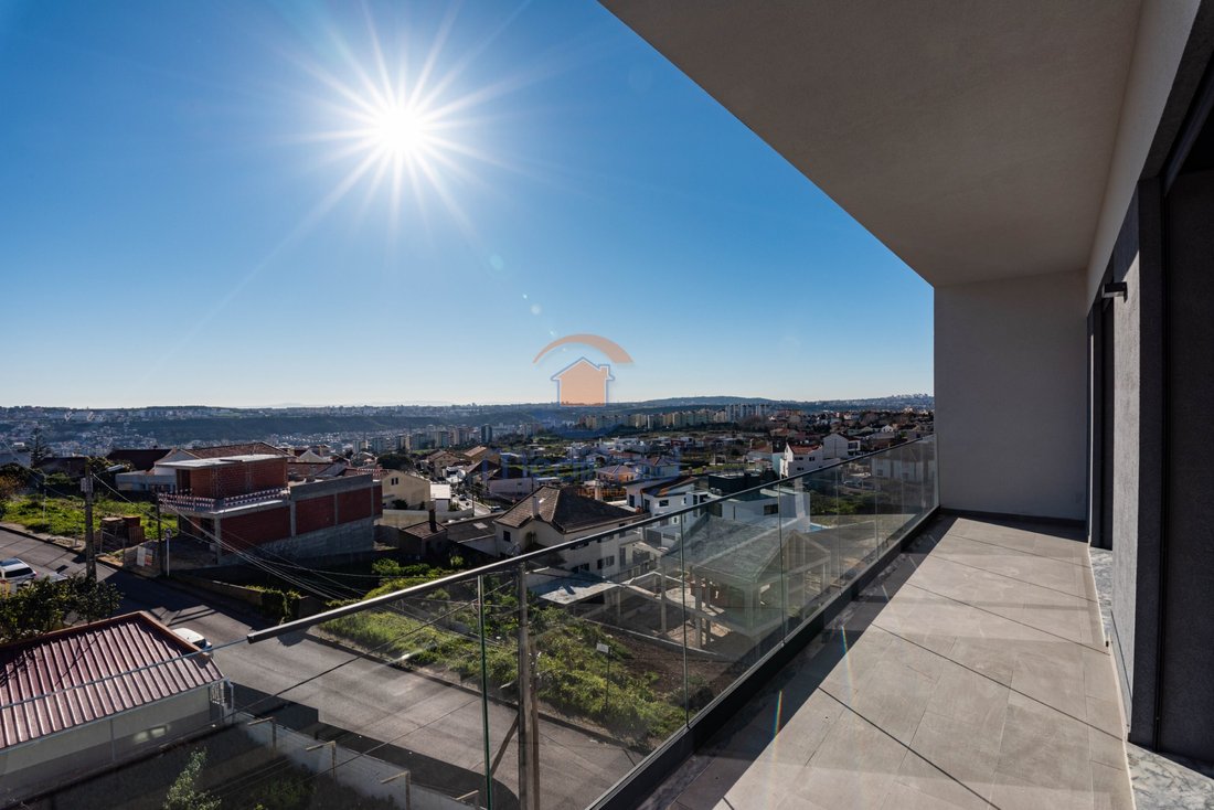 Apartment in Santo António dos Cavaleiros, Lisbon, Portugal 3 - 17745410