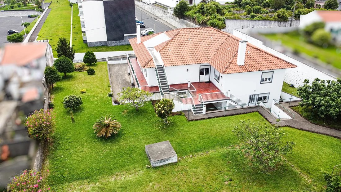 Villa in Vila Franca do Campo (Sao Pedro), Azores, Portugal 1 - 14642824