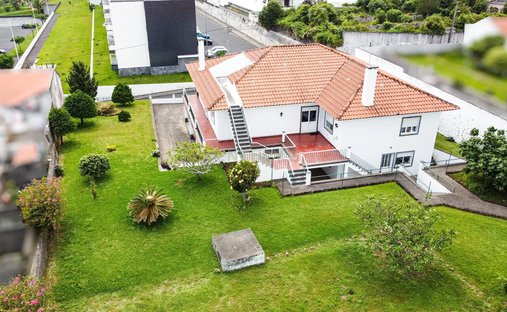 Villa in Vila Franca do Campo (Sao Pedro), Azores, Portugal 1