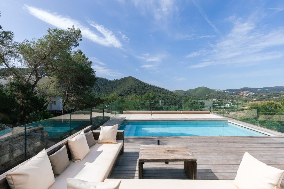 Villa in Cala Llonga, Ibiza, Santa Eularia des Riu, Balearic Islands 1 - 17727191