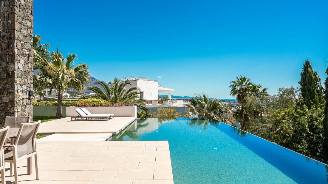 Villa in La Quinta, Benahavis, Andalusia 2 - 17749328