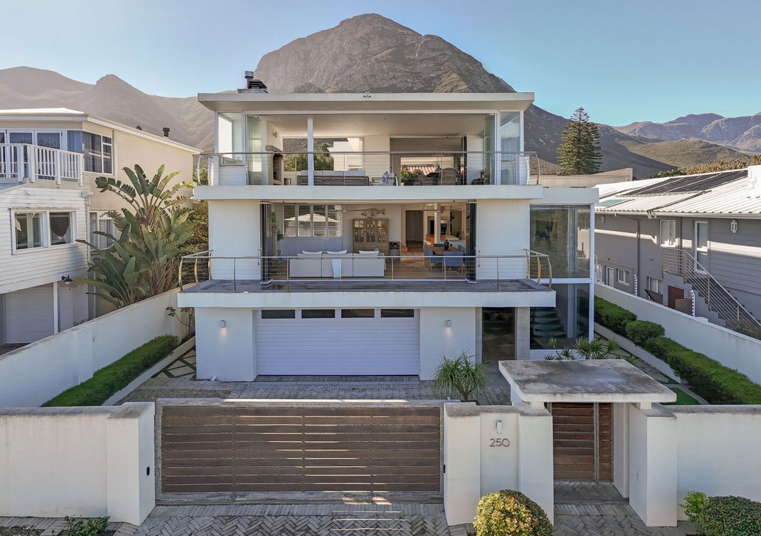House in Overstrand Local Municipality, Western Cape, South Africa 2 - 17747656
