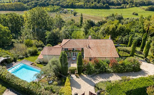 Villa in Branne, Nouvelle-Aquitaine, France 1
