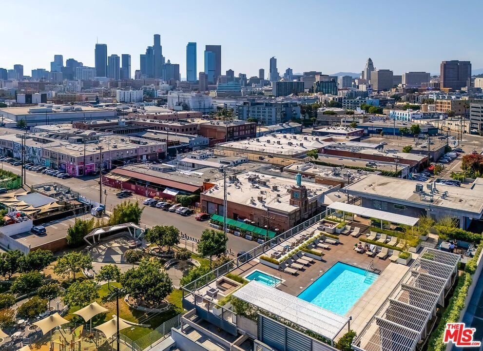 Condo in Los Angeles, California, United States 3 - 17747094