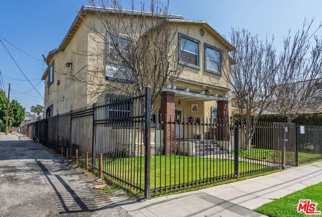 Los Angeles, California, United States 1 - 17747118