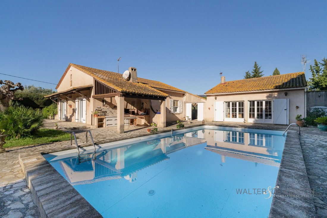Villa en Arles, Provenza-Alpes-Costa Azul, Francia 1 - 17745524
