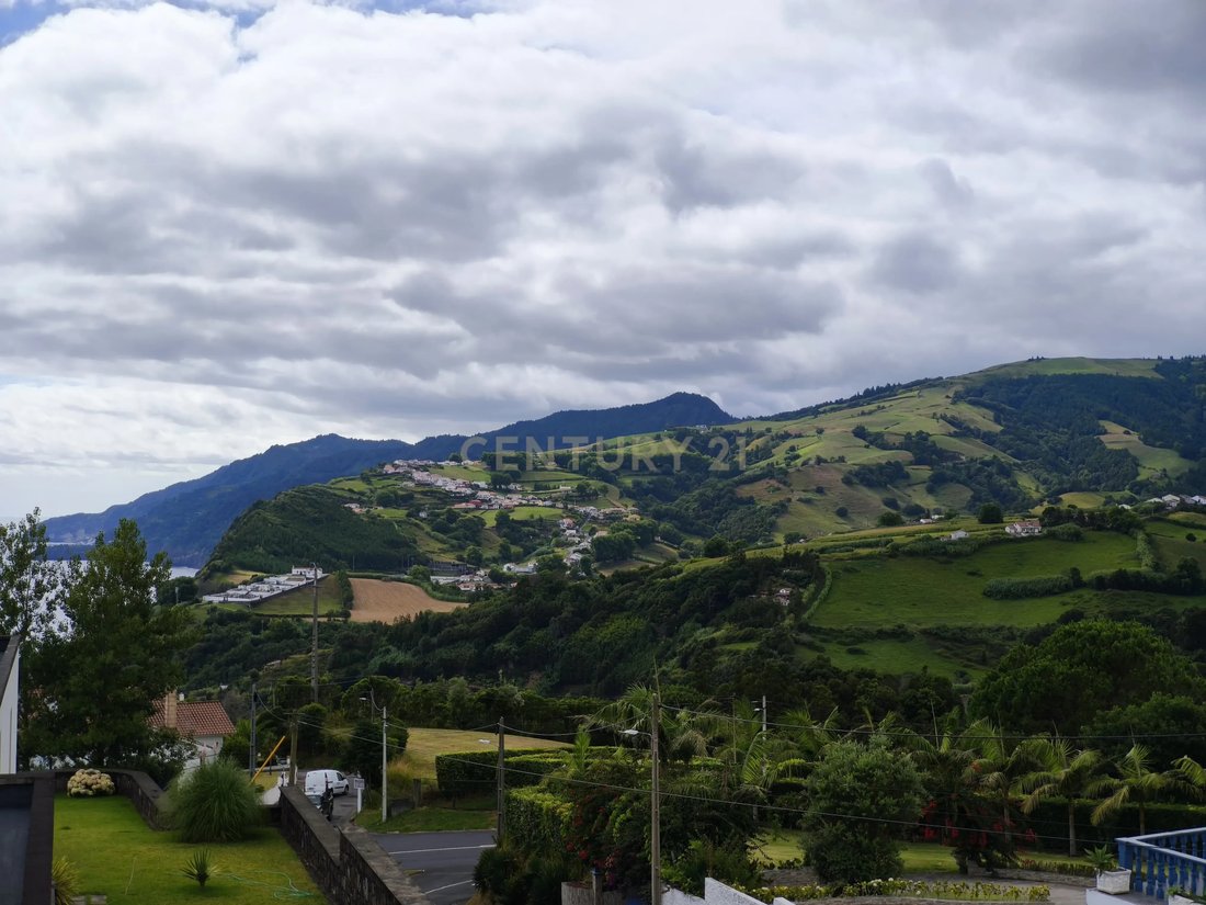 Villa in Nossa Senhora dos Remedios, Azores, Portugal 1 - 15883157