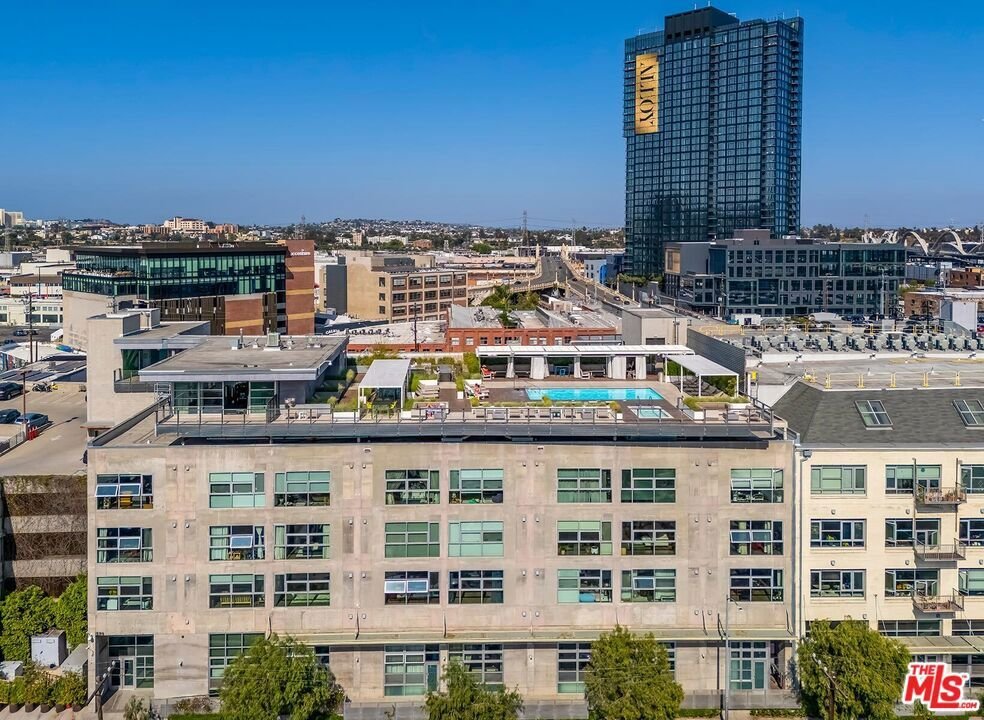 Condo in Los Angeles, California, United States 2 - 17747094