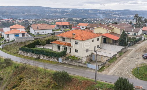 House in Adoufe e Vilarinho de Samarda, Vila Real District, Portugal 1
