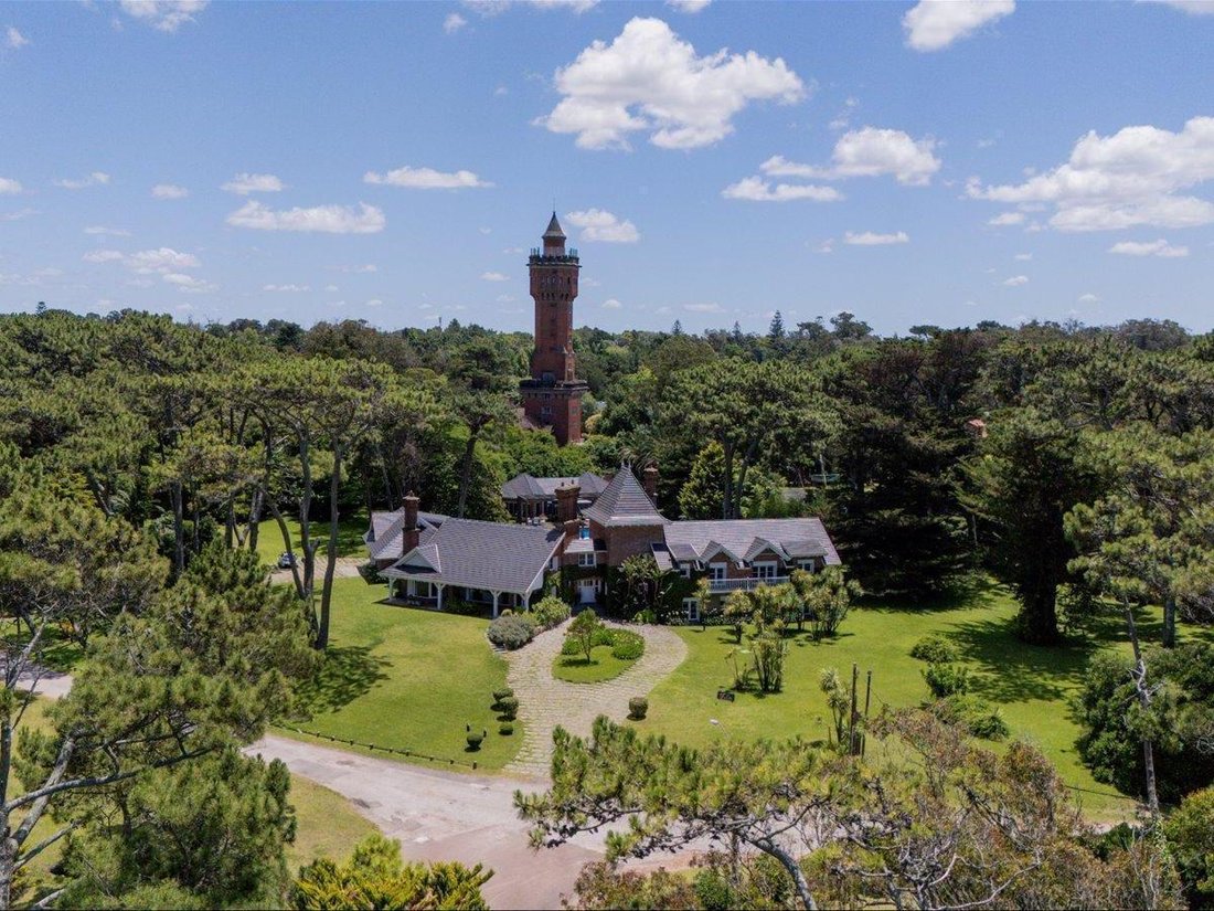 House in Punta del Este, Maldonado Department, Uruguay 2 - 17750347