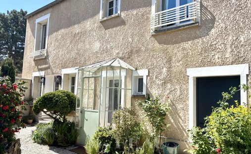 House in Montfort-l'Amaury, Ile-de-France, France 1