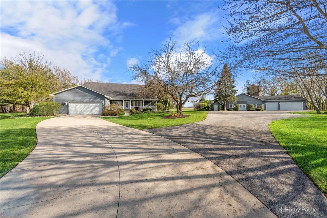 House in Spring Grove, Illinois, United States 1 - 17744381