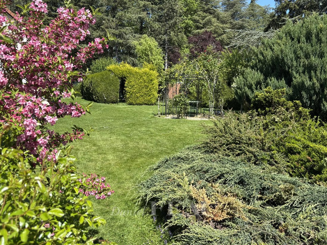 House in Les Mesnuls, Ile-de-France, France 2 - 17530737