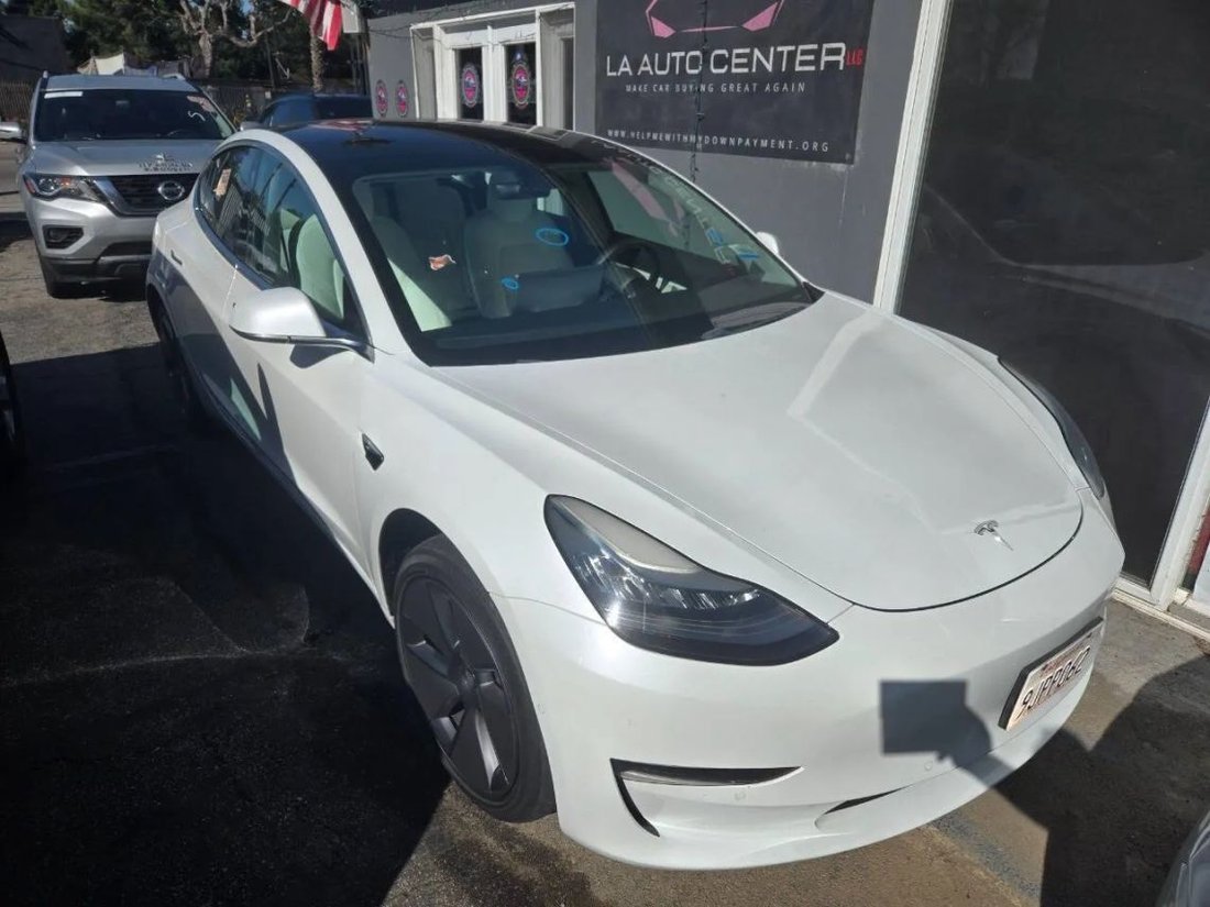 Sedan in Studio City, CA, United States 2 - 17745896