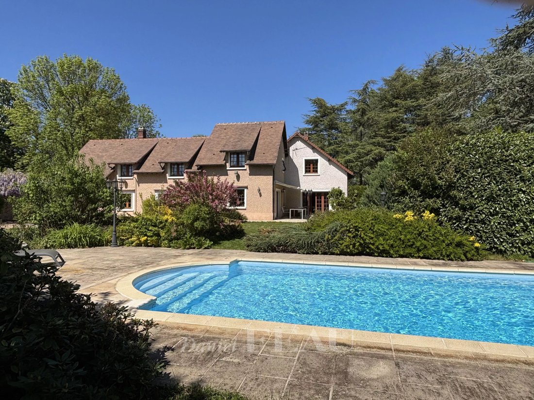 House in Les Mesnuls, Ile-de-France, France 1 - 17530737