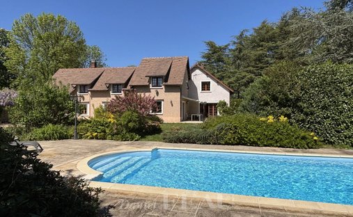 House in Les Mesnuls, Ile-de-France, France 1
