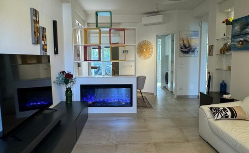 Apartment in Vittoria Apuana, Forte dei Marmi, Tuscany 1