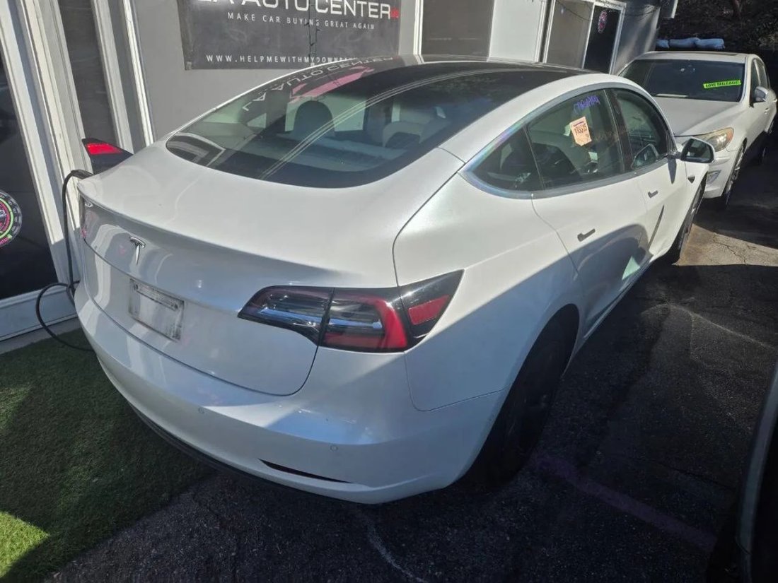 Sedan in Studio City, CA, United States 3 - 17745896